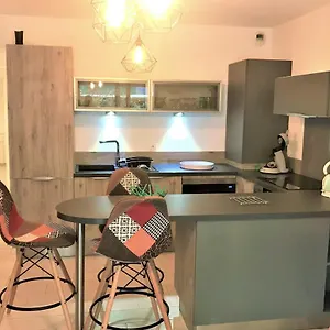 Apartment Centre Les Pins 1 Bedroom With Ac, Swimming Pool And Parking, Juan-les-Pins