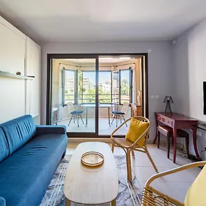 Appartement Beau Véranda à Deux Pas De La - Parking Inclus, Juan-les-Pins