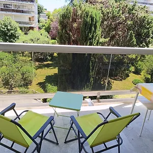 Appartement Climatisé à Les Pins Dans Résidence Avec Piscine, Juan-les-Pins